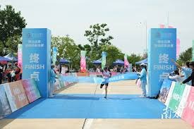 详解棒球规则中的投手脚部非法离地判定